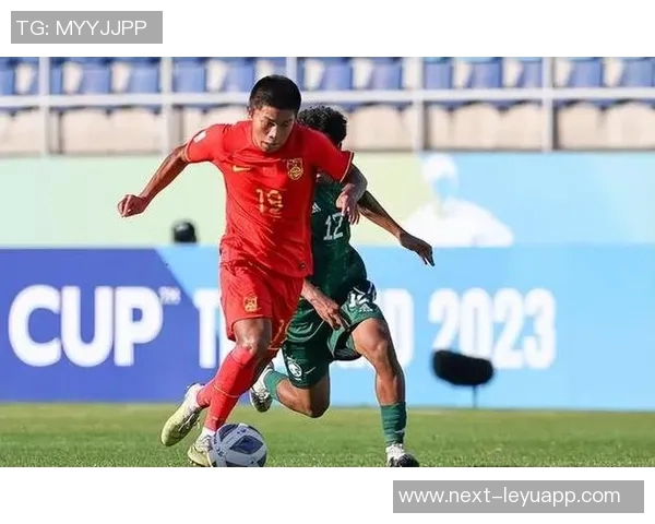 徐彬与女友伦敦眼打卡甜蜜瞬间女友鼓励他专心踢球我会全力支持